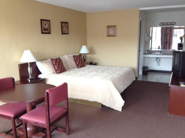 Red Carpet Inn Battleboro Chambre photo