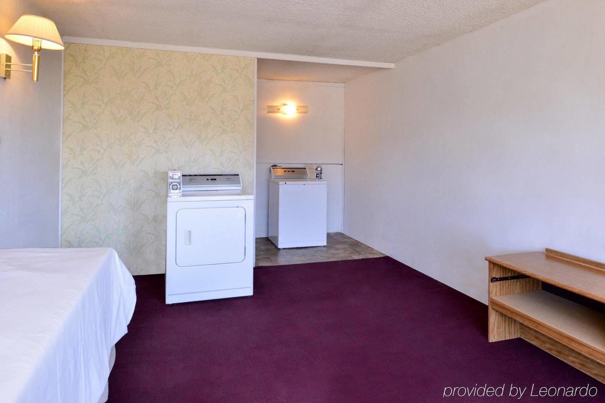 Red Carpet Inn Battleboro Extérieur photo