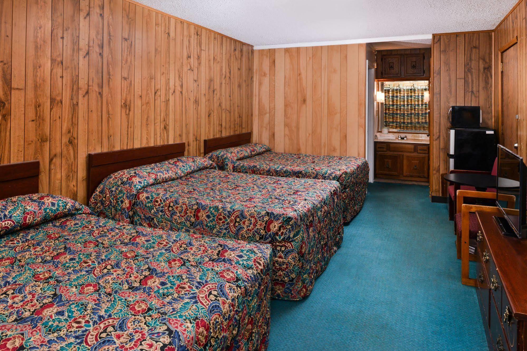 Red Carpet Inn Battleboro Extérieur photo